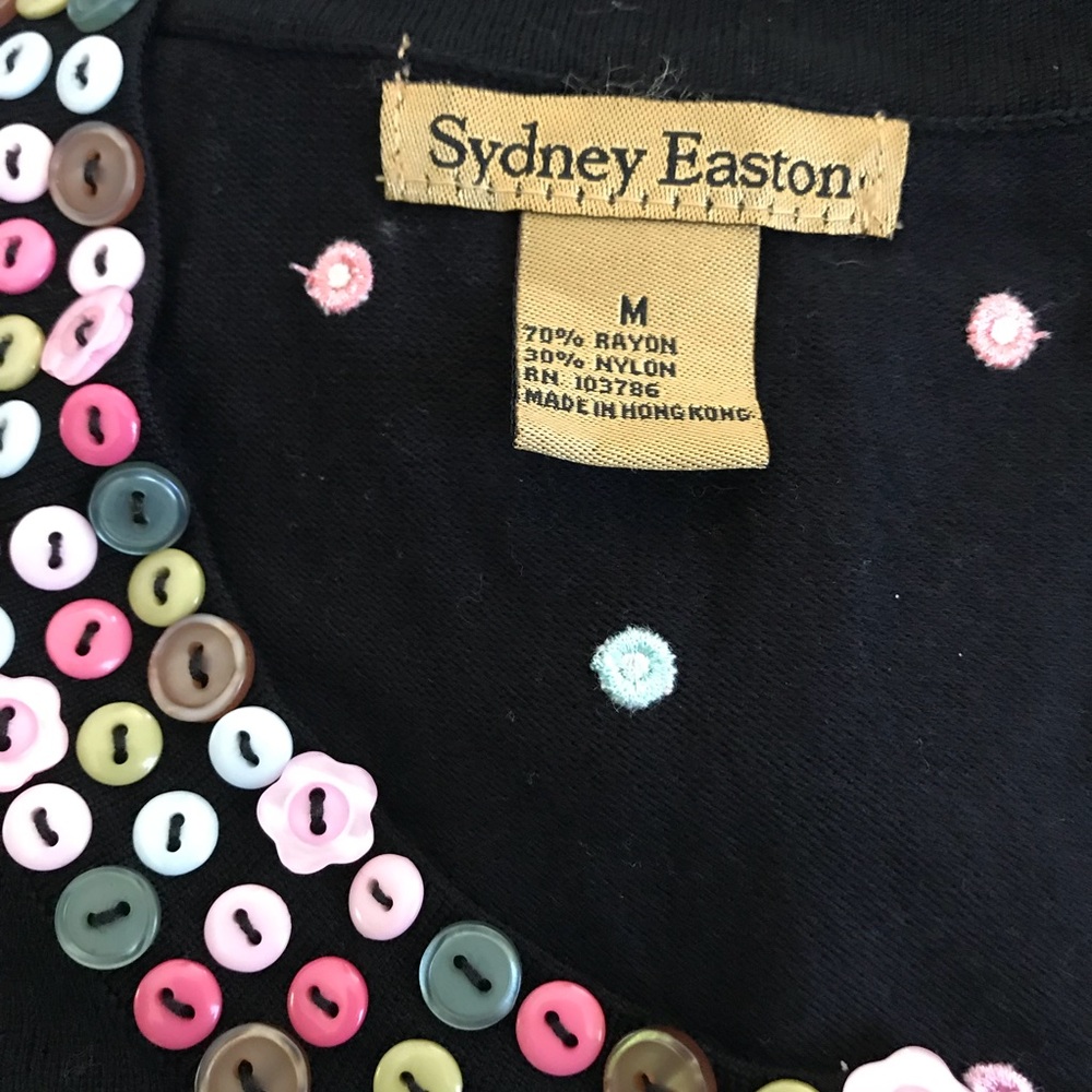 Adorable Buttons!  3/4 Sleeve Lightweight Cardigan - Picture 5 of 6